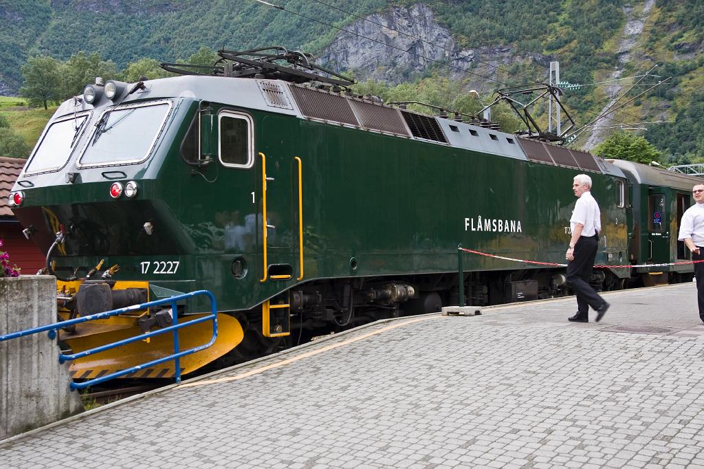 IMG_8358.jpg - Von hier fährt die Flamsbana auf abenteuerlicher Strecke zum Haltepunkt Myrdal, der an der Strecke der norwegischen Schnellbahn, der Bergenbahn, liegt.