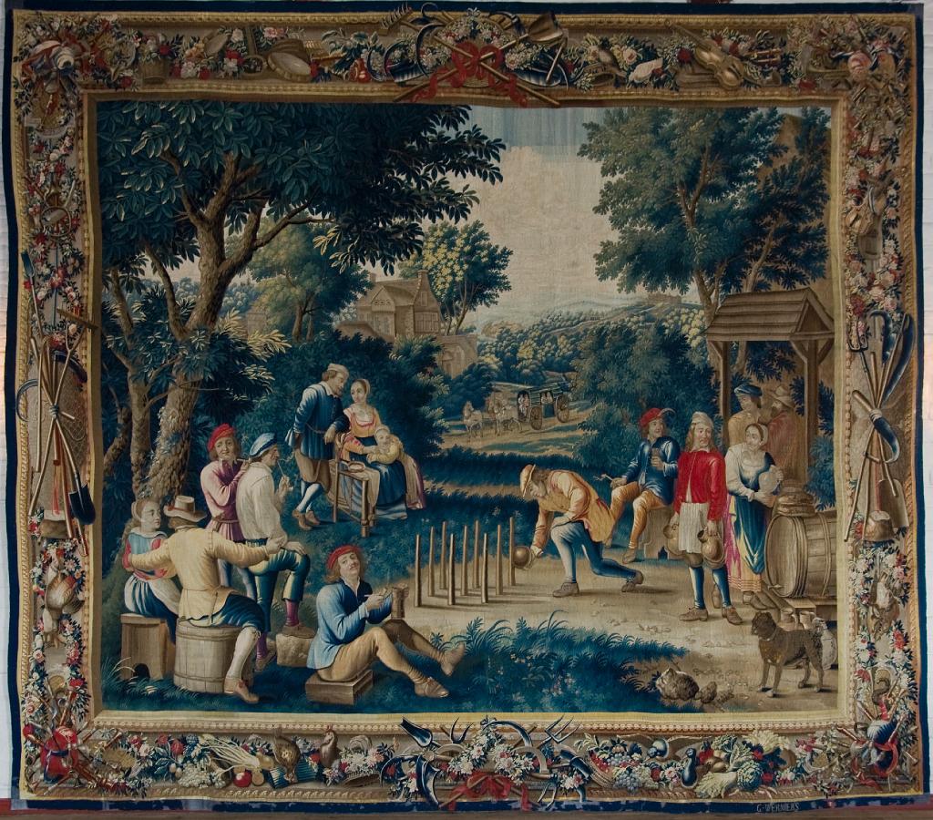 IMG_7391.jpg - Ein sehr schöner Wandteppich. Das Motiv zeigt ein zeitgenössisches Fest. In der Mitte ein Mann beim Kegelspiel..