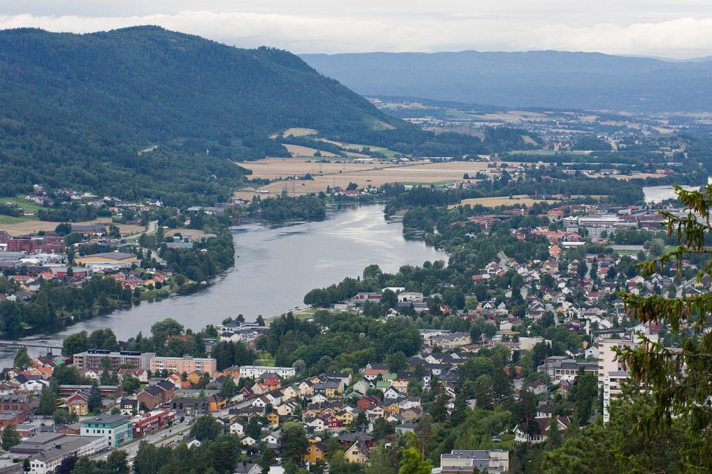 IMG_7433.jpg - Blick auf den lachsreichen Fluß Drammenselva. Der Fluß ist nur 48km lang und verbindet zwei Fjorde miteinander.