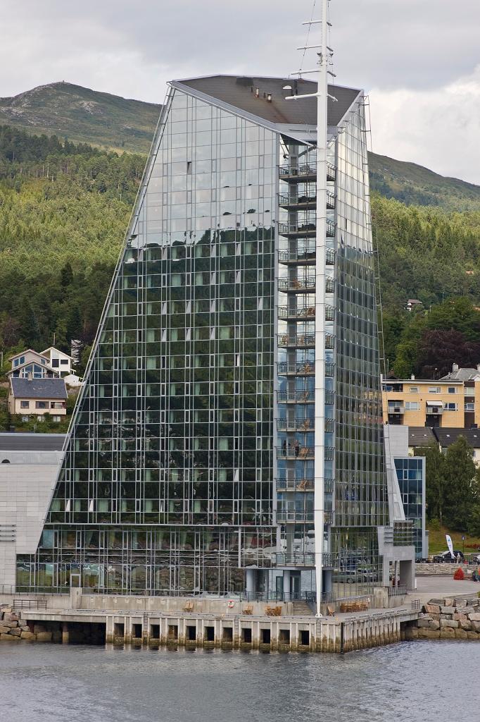 IMG_8045.jpg - Nochmal der norwegische Burj.